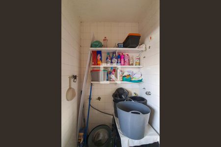 Casa à venda com 200m², 2 quartos e 2 vagas Casa à venda com 200m², 2 quartos e 2 vagasLavanderia