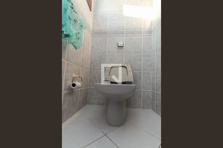 Casa à venda com 330m², 4 quartos e 4 vagasBanheiro dos Quartos 1 e 2  