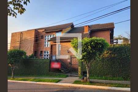 Casa à venda com 330m², 4 quartos e 4 vagasFachada