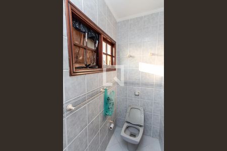 Casa à venda com 330m², 4 quartos e 4 vagasBanheiro dos Quartos 1 e 2  