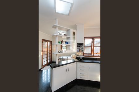 Casa à venda com 330m², 4 quartos e 4 vagasCozinha