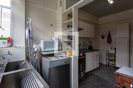 Apartamento à venda com 170m², 4 quartos e 2 vagas Apartamento à venda com 170m², 4 quartos e 2 vagasÁrea de Serviço