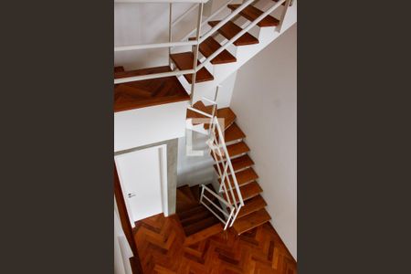 Escada de casa de condomínio à venda com 2 quartos, 110m² em Vila Morumbi, São Paulo