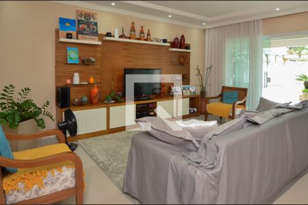 Casa de condomínio para alugar com 160m², 4 quartos e 5 vagasSala