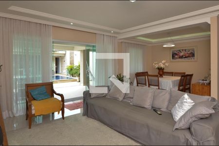 Sala de casa de condomínio para alugar com 4 quartos, 160m² em Recreio dos Bandeirantes, Rio de Janeiro