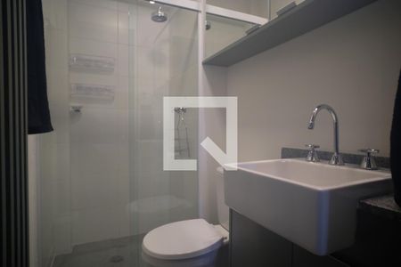 Banheiro de kitnet/studio para alugar com 1 quarto, 25m² em Sumarezinho, São Paulo