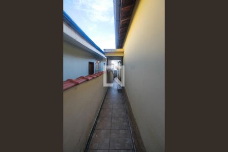 Casa à venda com 150m², 3 quartos e 1 vaga Casa à venda com 150m², 3 quartos e 1 vagaCorredor lateral