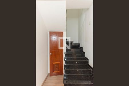 Escada de casa de condomínio à venda com 3 quartos, 90m² em Jardim Ipaussurama, Campinas
