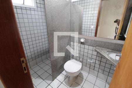 Banheiro da Suíte de kitnet/studio para alugar com 1 quarto, 50m² em Patrimônio, Uberlândia