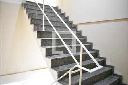 Apartamento para alugar com 86m², 2 quartos e 1 vagaEscada