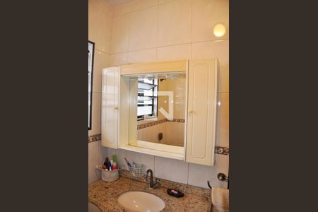 Casa à venda com 175m², 5 quartos e 2 vagasBanheiro / Box / Armário / Chuveiro Elétrico