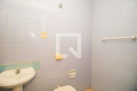 Banheiro de apartamento para alugar com 1 quarto, 58m² em São João, Porto Alegre