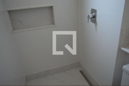 Apartamento à venda com 179m², 5 quartos e 4 vagasBanheiro da Suite 2