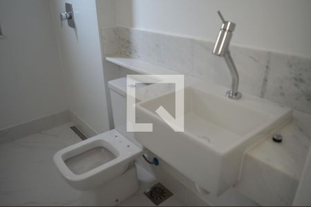 Apartamento à venda com 179m², 5 quartos e 4 vagasBanheiro da Suite 2