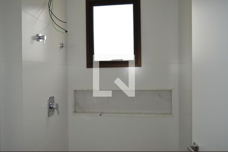 Apartamento à venda com 179m², 5 quartos e 4 vagasBanheiro da Suite 3 e 4