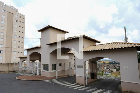 Apartamento para alugar com 60m², 2 quartos e 1 vaga Apartamento para alugar com 60m², 2 quartos e 1 vagaFachada