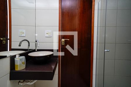 Banheiro de apartamento à venda com 2 quartos, 53m² em Fonseca, Niterói