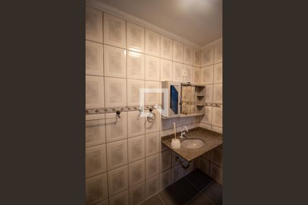 Casa à venda com 350m², 3 quartos e 2 vagas Casa à venda com 350m², 3 quartos e 2 vagasBanheiro