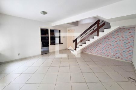 Casa de condomínio para alugar com 110m², 3 quartos e 1 vagaSala
