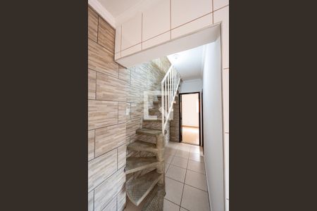 Casa à venda com 110m², 2 quartos e sem vagaEscadas