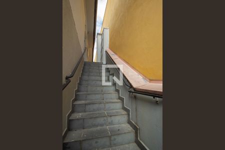 Casa para alugar com 90m², 2 quartos e sem vaga Casa para alugar com 90m², 2 quartos e sem vagaEscada