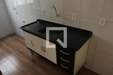 Cozinha de casa de condomínio para alugar com 2 quartos, 42m² em Vila Antonieta, São Paulo