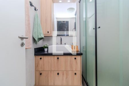 Banheiro de apartamento à venda com 1 quarto, 64m² em Menino Deus, Porto Alegre