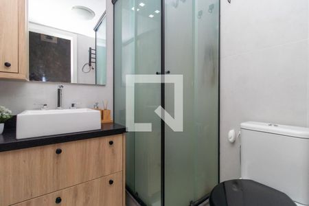 Banheiro de apartamento à venda com 1 quarto, 64m² em Menino Deus, Porto Alegre