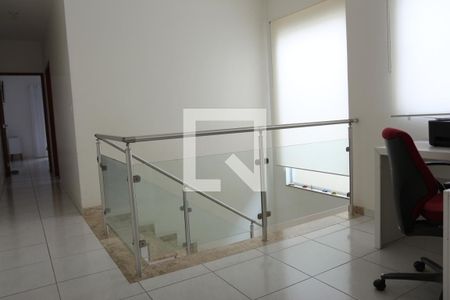 Casa à venda com 275m², 3 quartos e 8 vagasEscritório