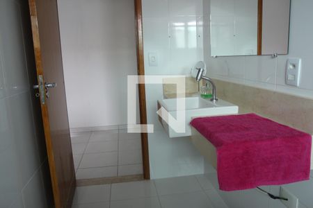 Casa à venda com 275m², 3 quartos e 8 vagasBanheiro suíte 1