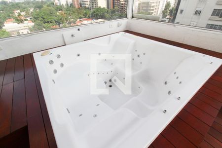 Sacada/ Jacuzzi  de apartamento para alugar com 3 quartos, 165m² em Vila Nova Conceição, São Paulo