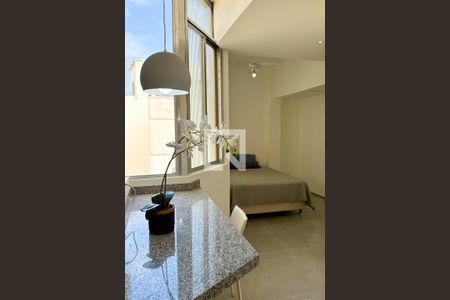 Sala/Quarto de kitnet/studio para alugar com 1 quarto, 35m² em Copacabana, Rio de Janeiro