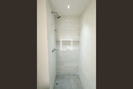 Banheiro de kitnet/studio para alugar com 1 quarto, 35m² em Copacabana, Rio de Janeiro