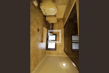 Apartamento para alugar com 400m², 5 quartos e 3 vagasBanheiro do Quarto 4 - Suíte