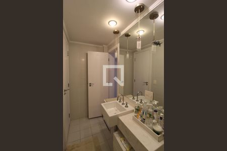 Apartamento para alugar com 400m², 5 quartos e 3 vagasBanheiro da Suíte 1 e 2