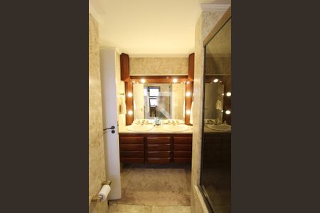 Apartamento para alugar com 400m², 5 quartos e 3 vagas Apartamento para alugar com 400m², 5 quartos e 3 vagasBanheiro do Quarto 4 - Suíte