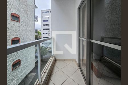sacada de apartamento para alugar com 3 quartos, 102m² em Enseada, Guarujá