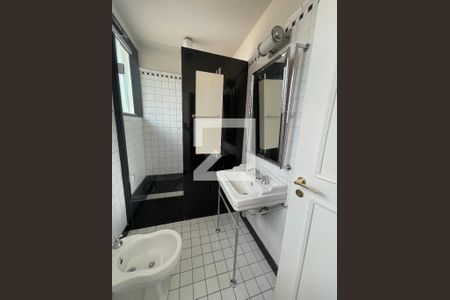 Casa à venda com 400m², 4 quartos e 5 vagasbanheiro da suíte 3