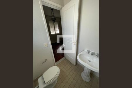 Casa à venda com 400m², 4 quartos e 5 vagasbanheiro da suíte 4