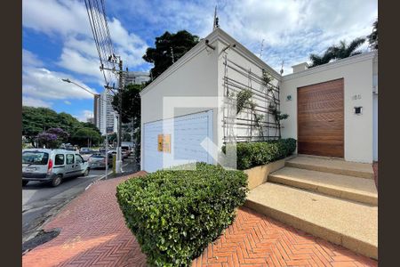 Casa à venda com 400m², 4 quartos e 5 vagasFachada casa