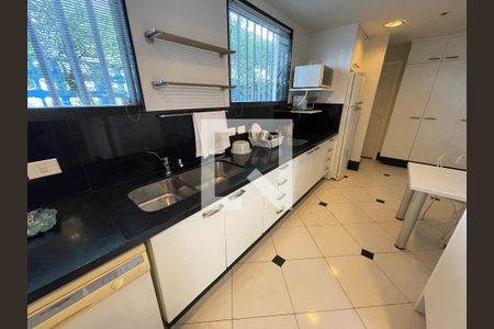 Casa à venda com 400m², 4 quartos e 5 vagasCozinha