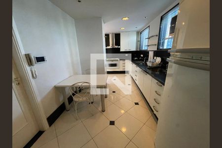 Casa à venda com 400m², 4 quartos e 5 vagasCozinha