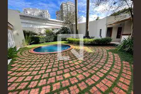 Casa à venda com 400m², 4 quartos e 5 vagasQuintal