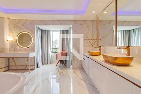 Apartamento à venda com 350m², 3 quartos e 3 vagas Apartamento à venda com 350m², 3 quartos e 3 vagasBanheiro da Suíte 1