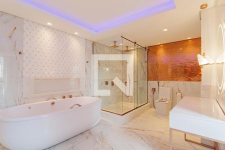 Apartamento à venda com 350m², 3 quartos e 3 vagas Apartamento à venda com 350m², 3 quartos e 3 vagasBanheiro da Suíte 1