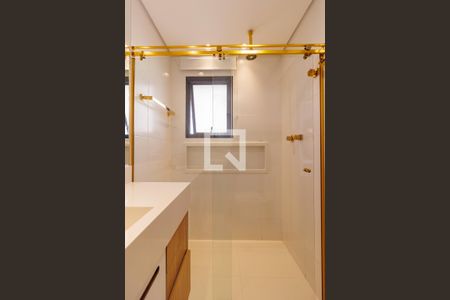 Apartamento à venda com 350m², 3 quartos e 3 vagas Apartamento à venda com 350m², 3 quartos e 3 vagasBanheiro da Suíte 2