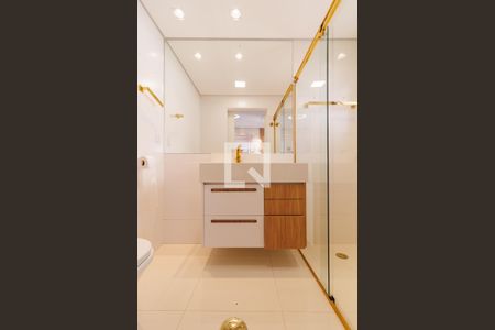 Apartamento à venda com 350m², 3 quartos e 3 vagas Apartamento à venda com 350m², 3 quartos e 3 vagasBanheiro da Suíte 2