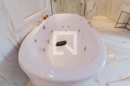 Apartamento à venda com 350m², 3 quartos e 3 vagas Apartamento à venda com 350m², 3 quartos e 3 vagasBanheiro da Suíte 1