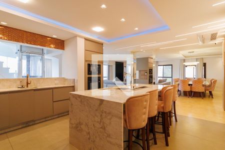 Apartamento à venda com 350m², 3 quartos e 3 vagas Apartamento à venda com 350m², 3 quartos e 3 vagasCozinha