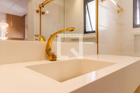 Apartamento à venda com 350m², 3 quartos e 3 vagas Apartamento à venda com 350m², 3 quartos e 3 vagasBanheiro da Suíte 2